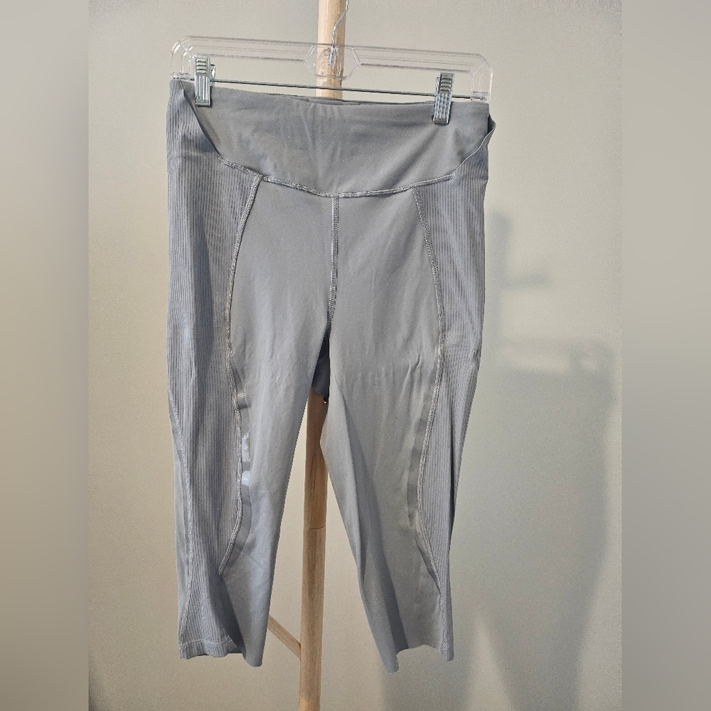 lululemon Gloss Trim High Rise Crop (17"), Size 8 - Picture 3 of 6